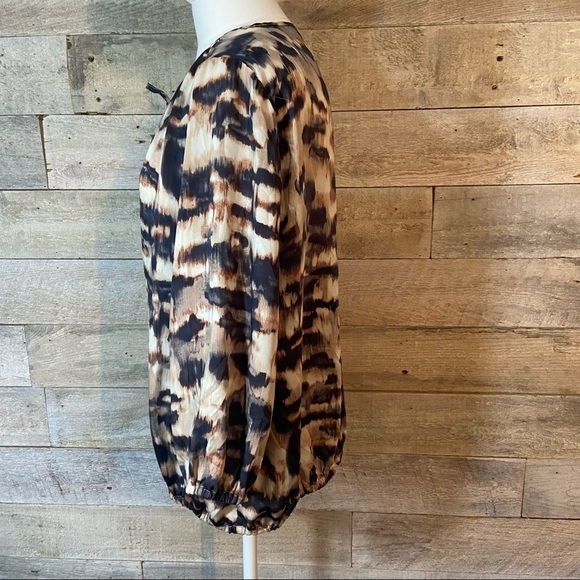 Willi Smith women’s animal print blouse in size medium - Picture 3 of 11